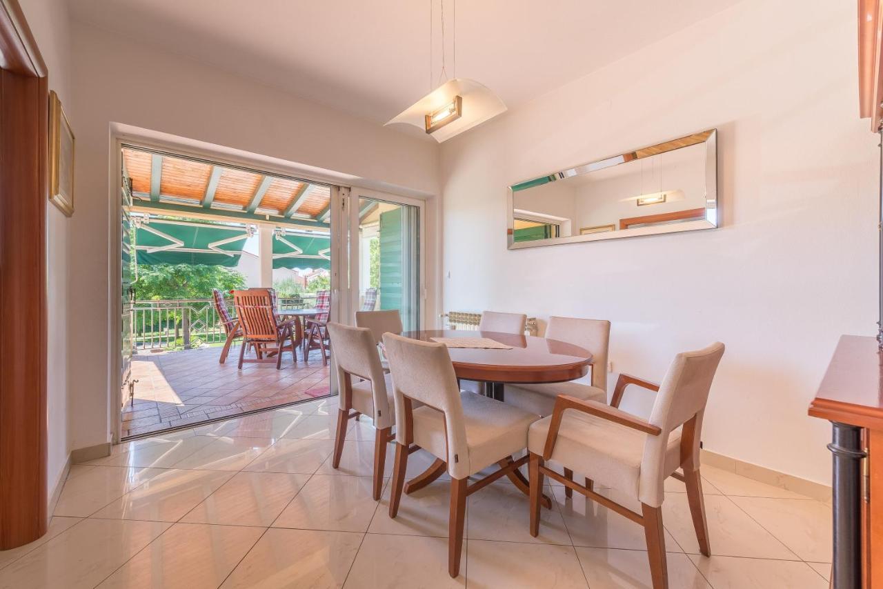 Lux Nina With Six Bedrooms, Private Pool, Sauna *