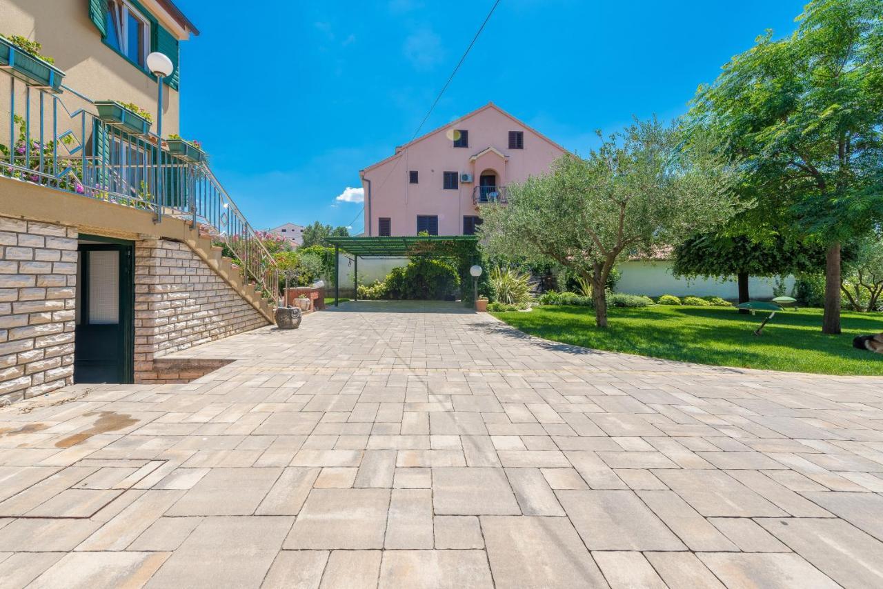 Lux Nina With Six Bedrooms, Private Pool, Sauna Villa *