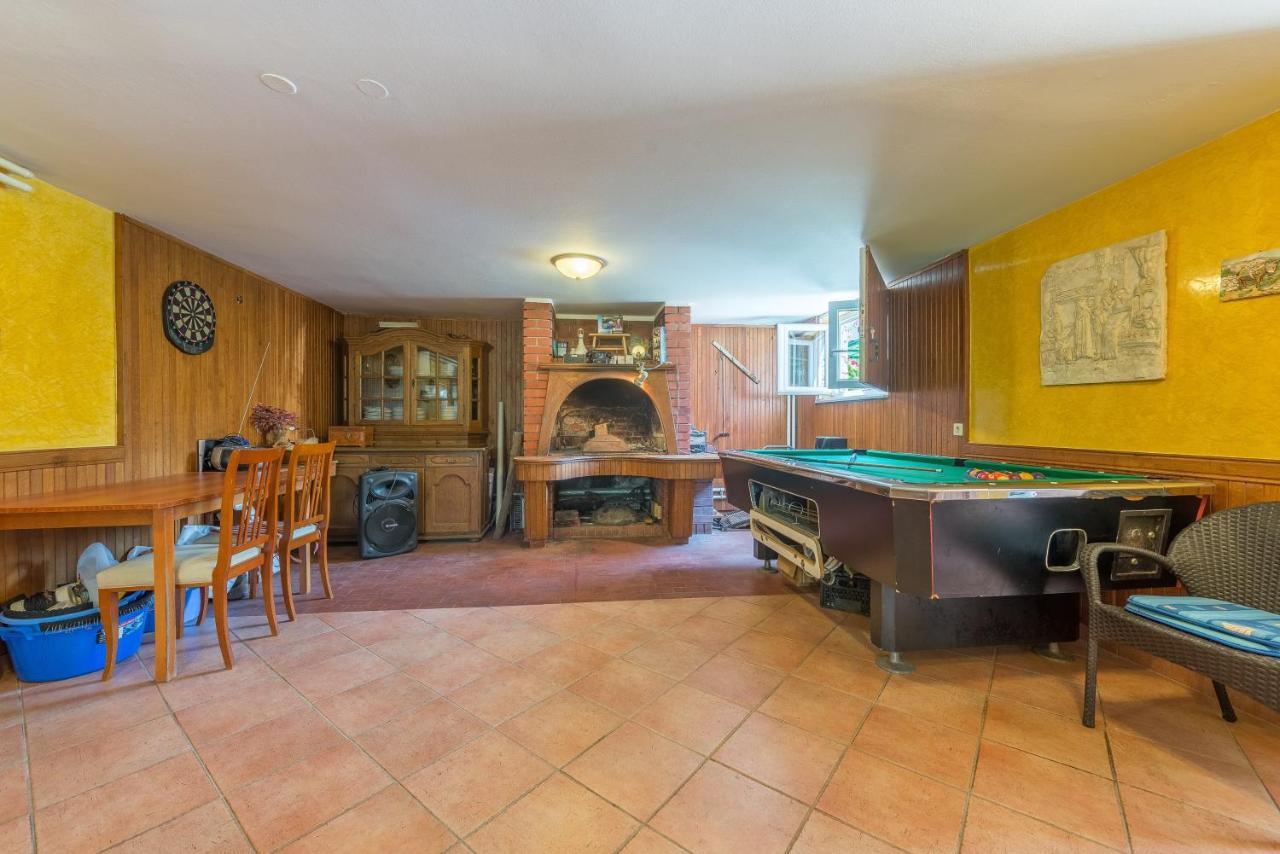 Lux Nina With Six Bedrooms, Private Pool, Sauna