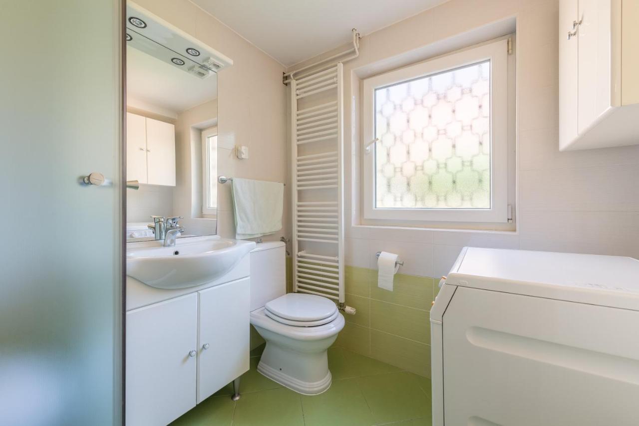 Lux Nina With Six Bedrooms, Private Pool, Sauna