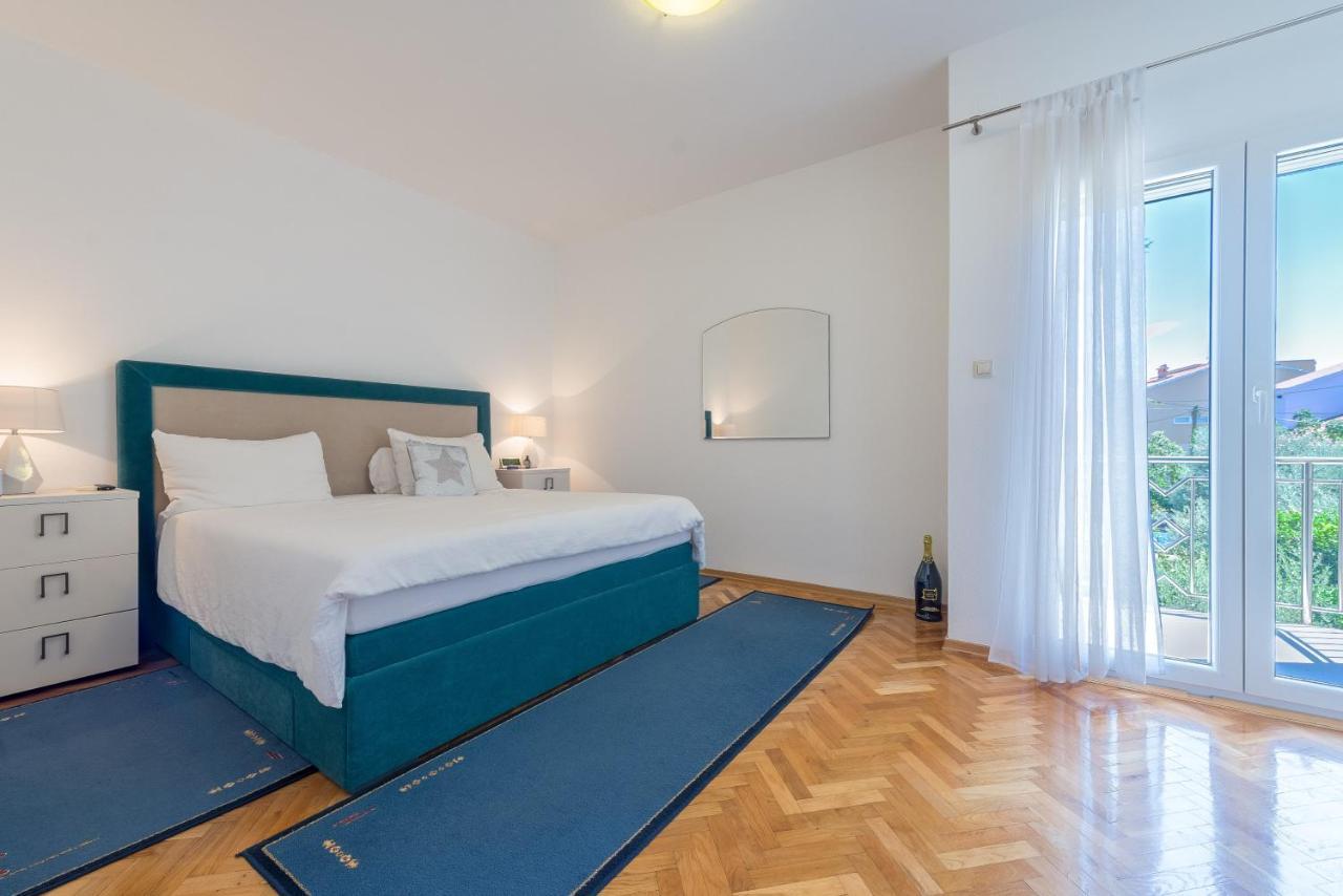 Lux Nina With Six Bedrooms, Private Pool, Sauna