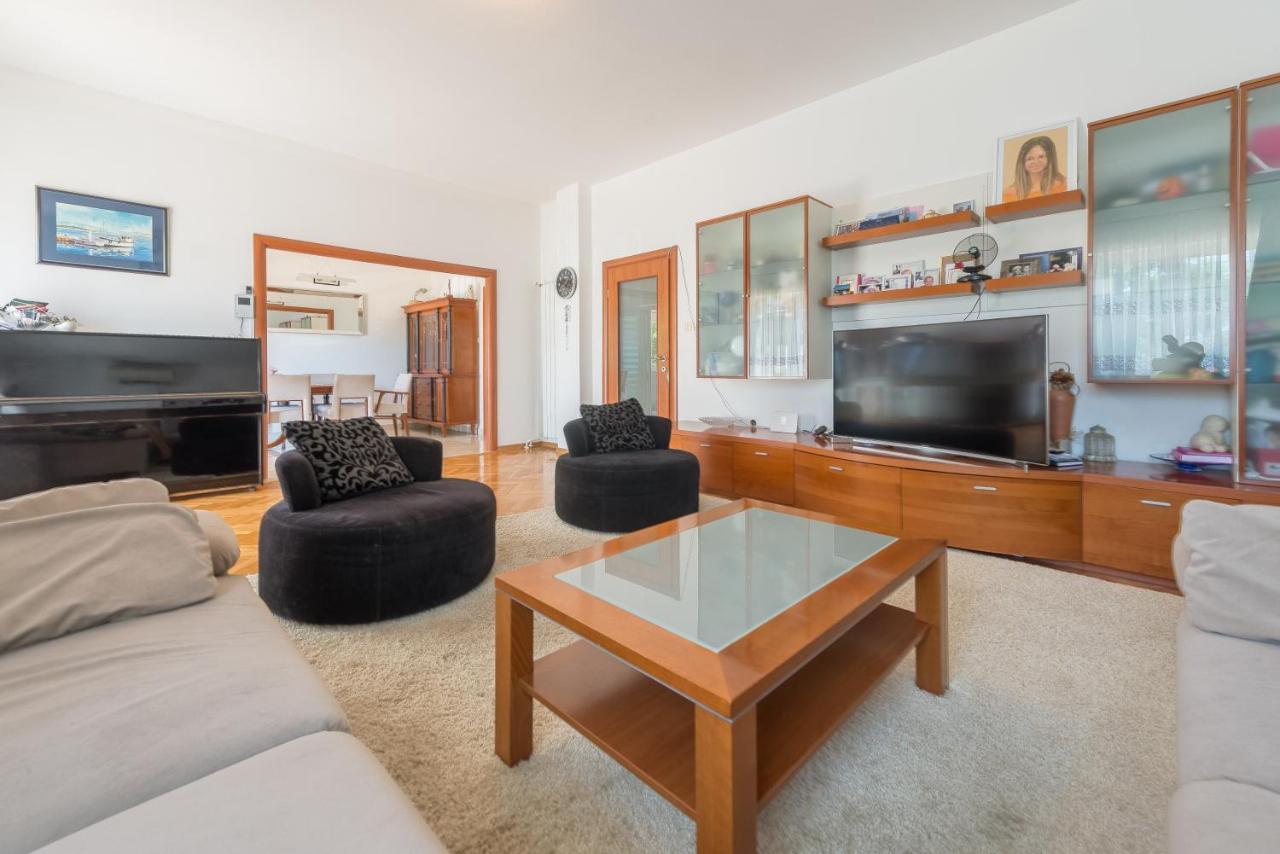 Lux Nina With Six Bedrooms, Private Pool, Sauna Zadar