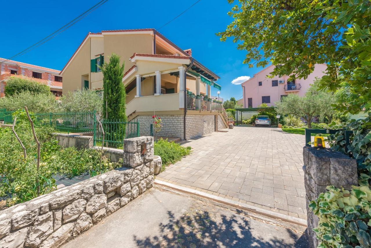 Lux Nina With Six Bedrooms, Private Pool, Sauna