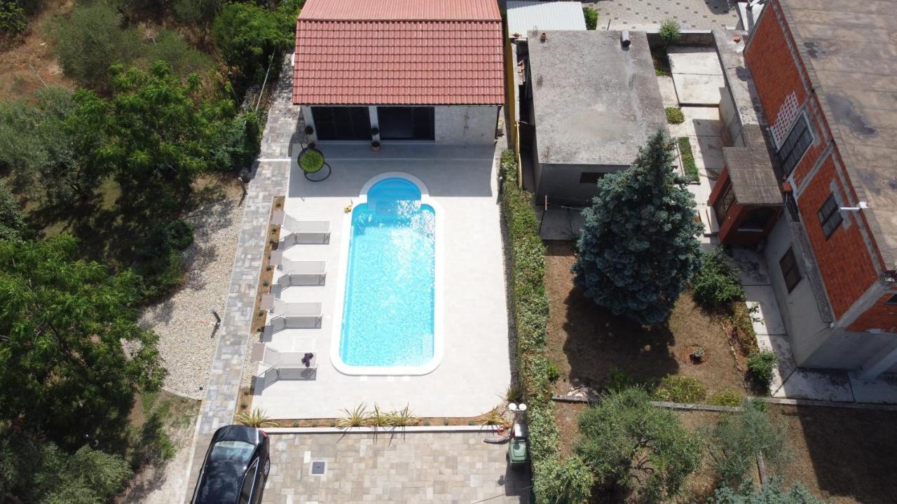 Lux Nina With Six Bedrooms, Private Pool, Sauna Villa