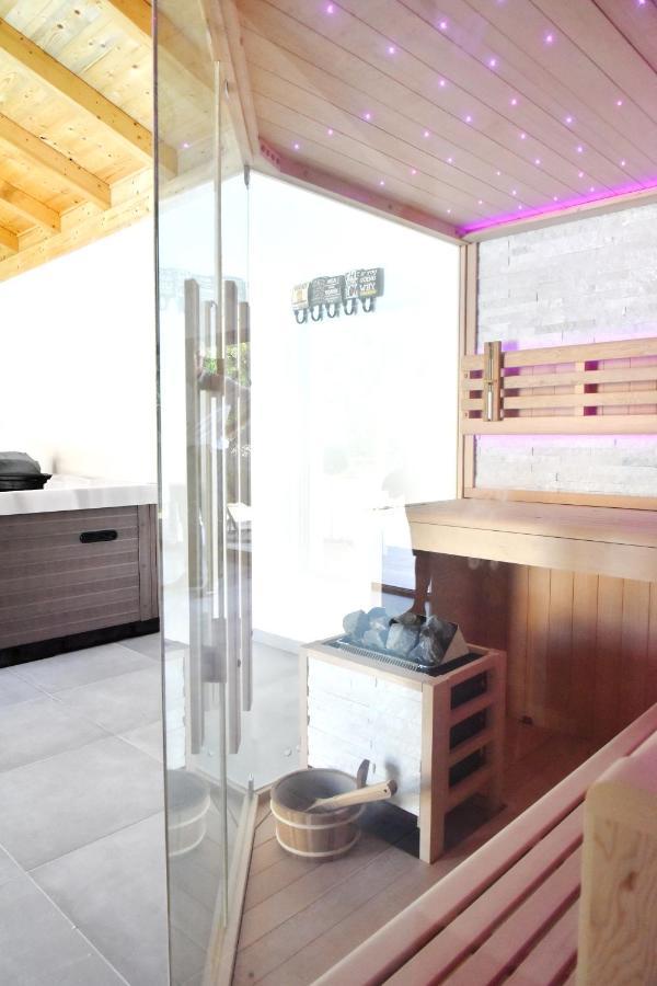 Lux Nina With Six Bedrooms, Private Pool, Sauna *