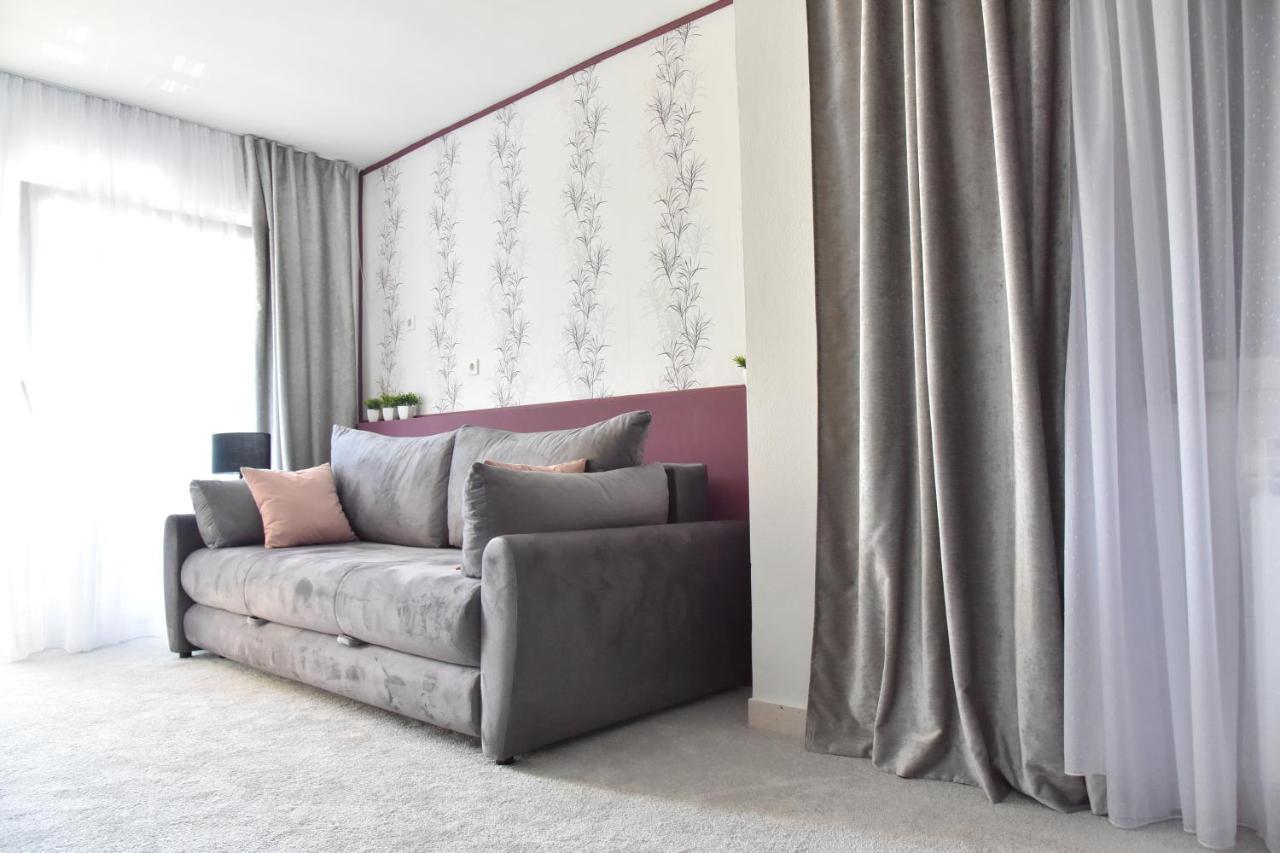 Lux Nina With Six Bedrooms, Private Pool, Sauna Vila