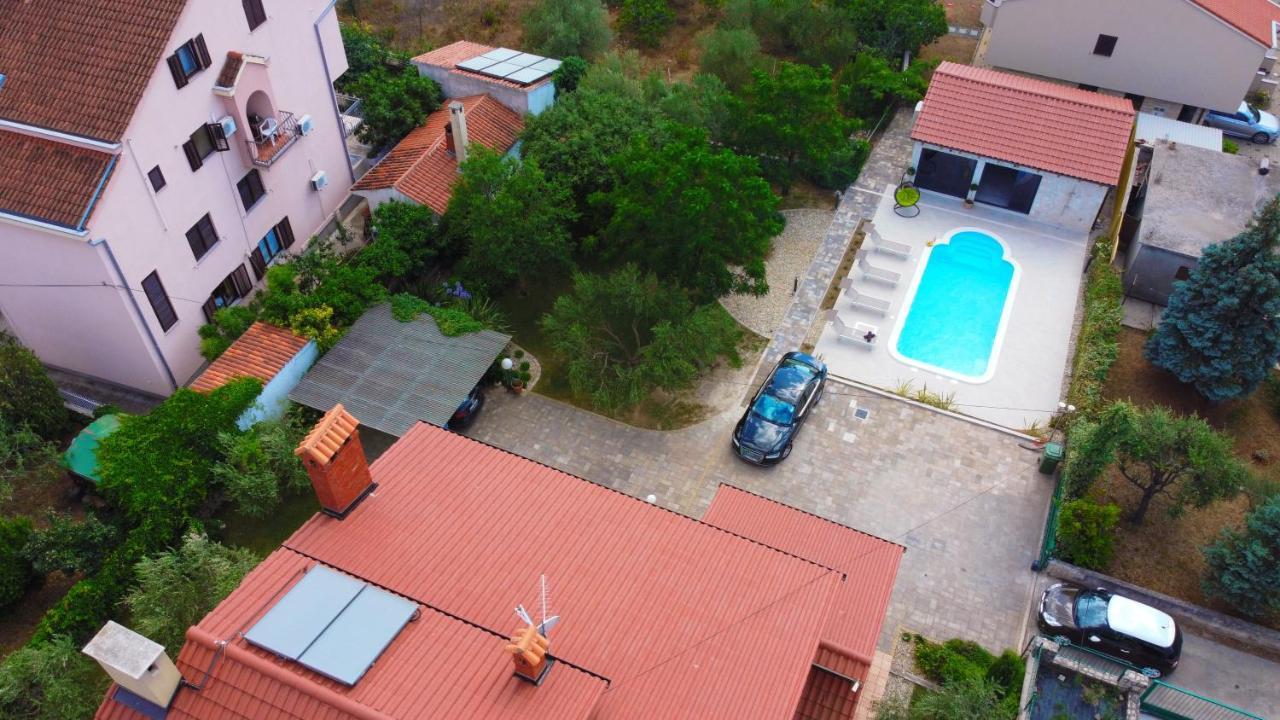 Lux Nina With Six Bedrooms, Private Pool, Sauna