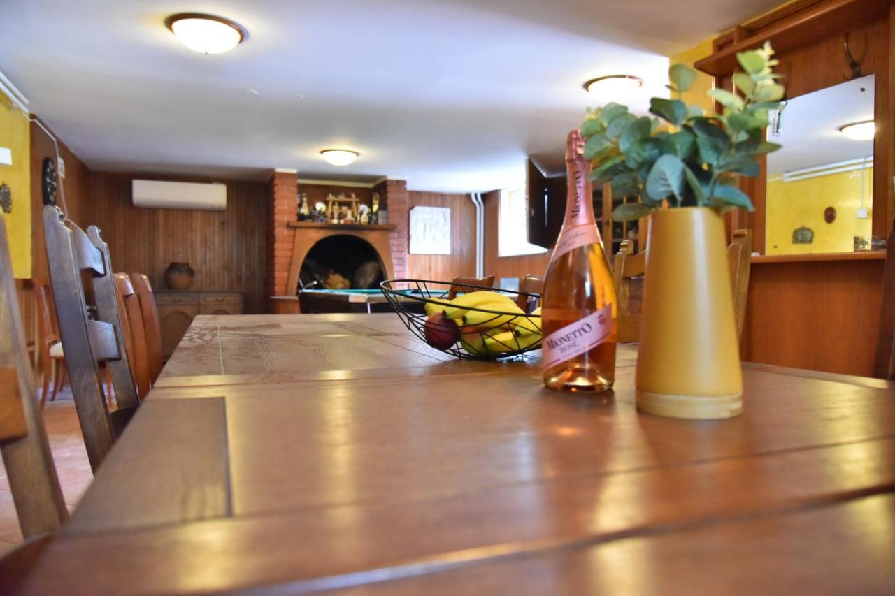 Lux Nina With Six Bedrooms, Private Pool, Sauna