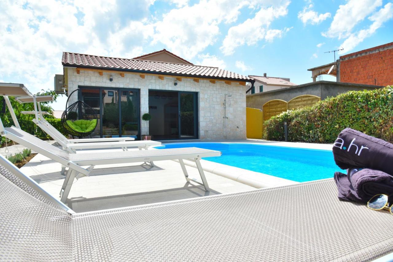 Lux Nina With Six Bedrooms, Private Pool, Sauna