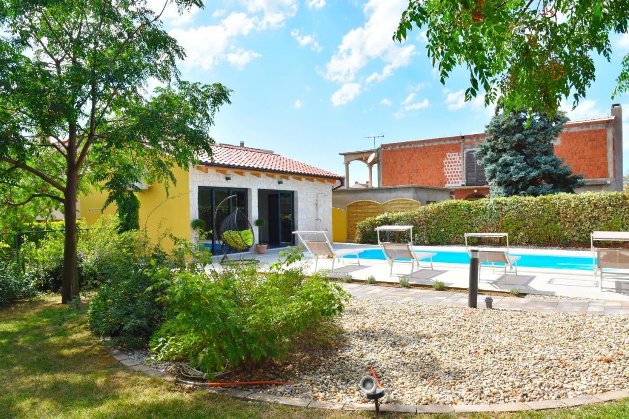Lux Nina With Six Bedrooms, Private Pool, Sauna Villa Zadar